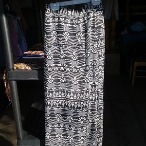 Sz Medium sheer skirt with black slip under